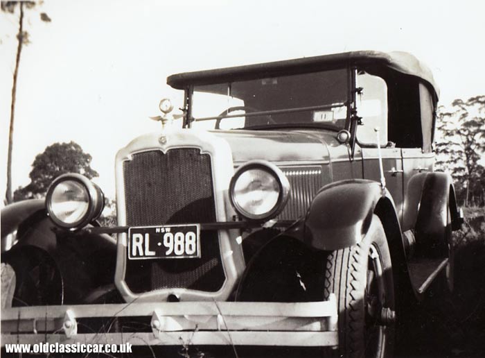 An antique 1920s Oldsmobile touring car