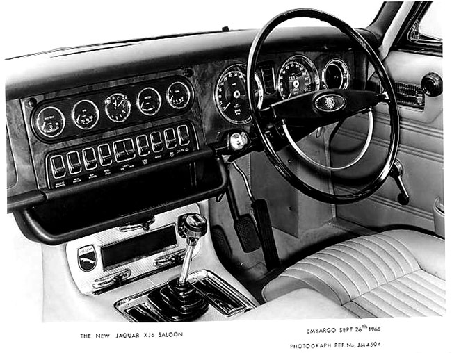 Jaguar XJ6 dashboard and interior 