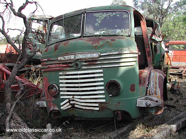 truck built by Commer