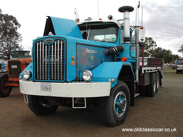 truck built by Autocar