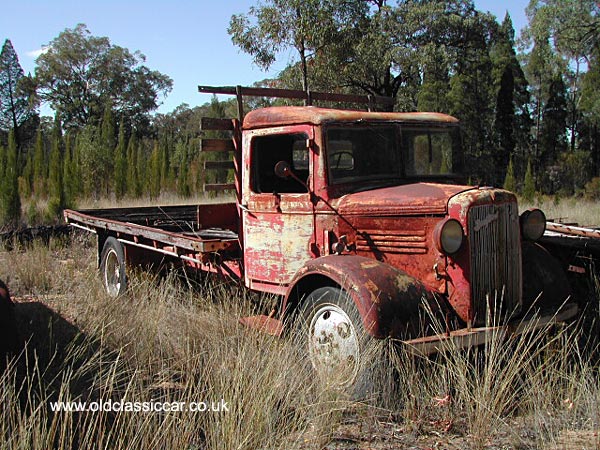 flatbed lorry built by Bedford