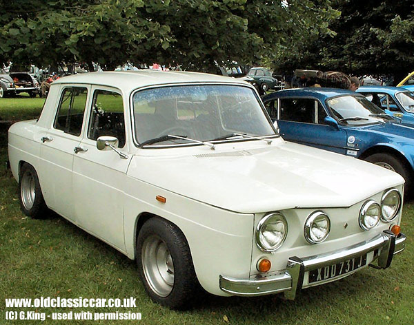 Renault 8S picture.