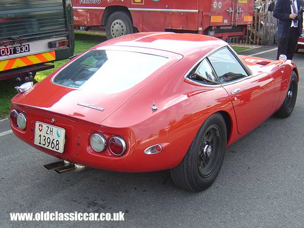 Toyota 2000GT picture.