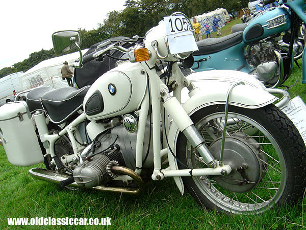 BMW R69S motorcycle combination picture.