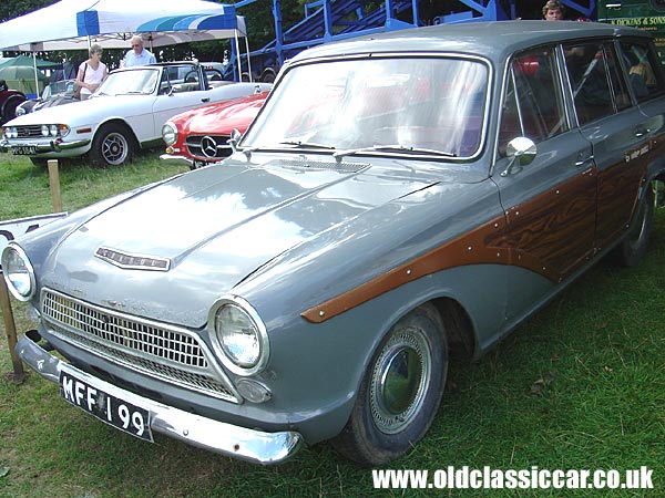Old Ford Consul Cortina Estate at oldclassiccar.