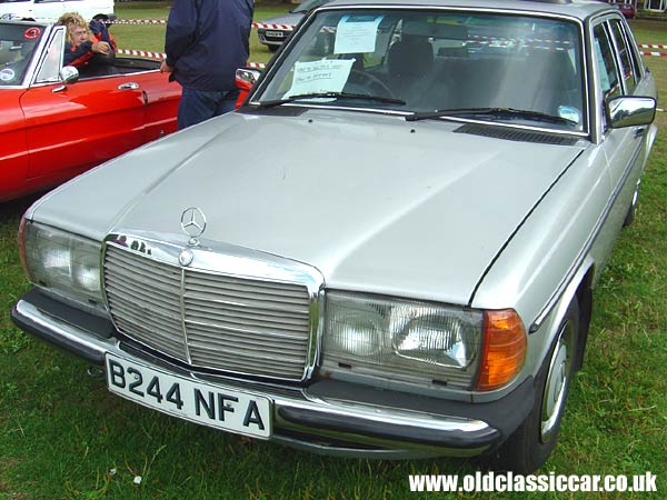 Photo of Mercedes Benz 230E at oldclassiccar.