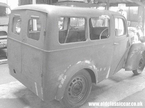 Photo of Fordson E04C Utilecon at oldclassiccar.