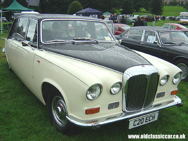 Photo of Daimler DS420 at oldclassiccar.