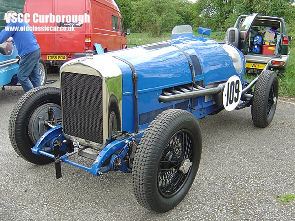 Photo showing Delage DH-V12 at oldclassiccar.co.uk.