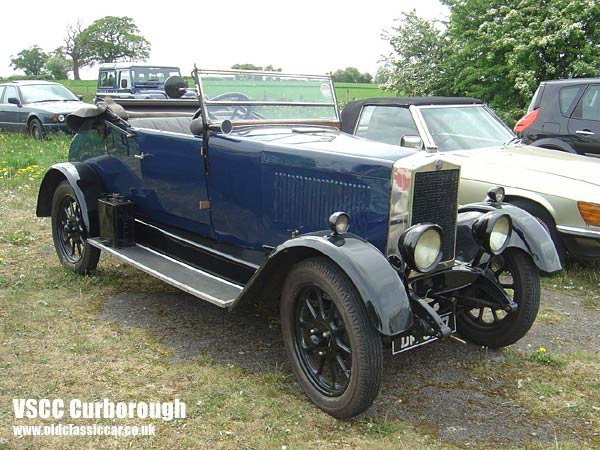 Photo showing Morris Oxford Flatnose at oldclassiccar.co.uk.