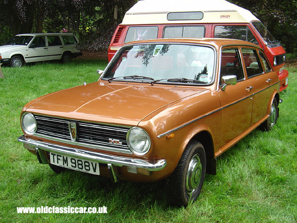 Austin Maxi HL that I saw at Tatton in June 05.