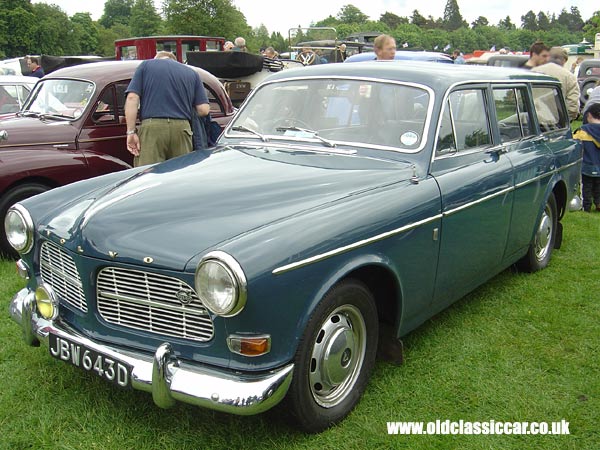 Volvo 221 estate that I saw at Tatton in June 05.