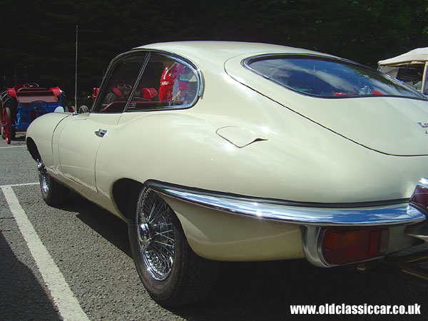 Jaguar E-Type S2 photo