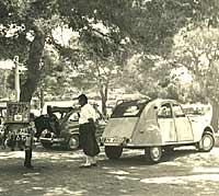 Citroen 2CV car