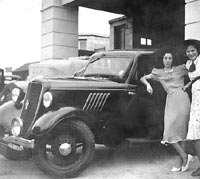 A Ford 8 and two ladies