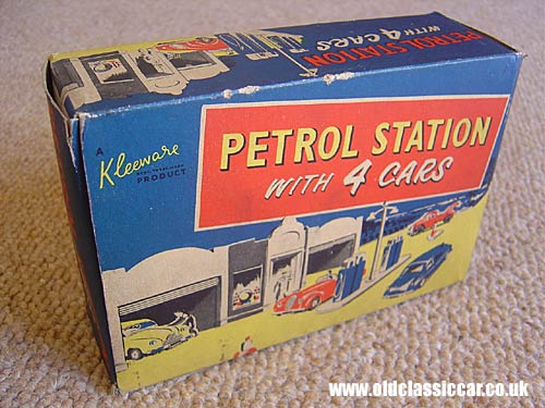 Box for this petrol station set