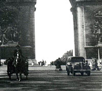 Renault Juvaquatre camionette in Paris