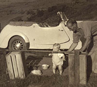 Side view of the 1930s car