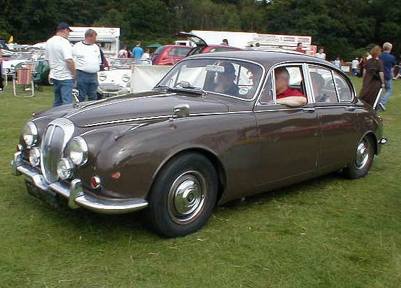 Daimler V8 250 photograph