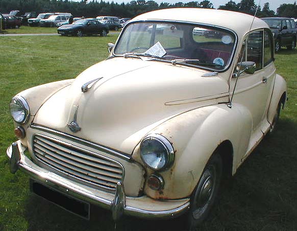 Morris Minor saloon photograph