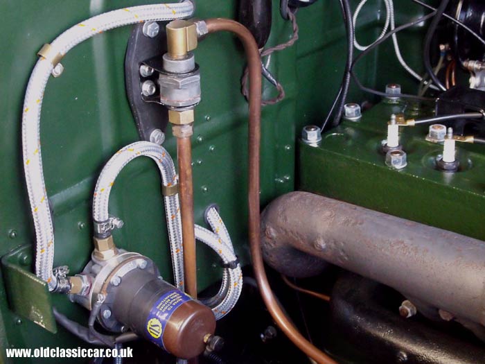 Replacing the engine's fuel pipes