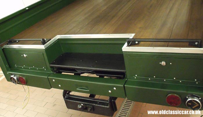 Aluminium floor capping
