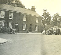 Car and char-a-banc, Waggon and Horses pub, 1916