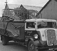 A 7V flatbed lorry