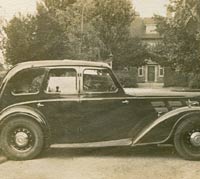 Side view of a pre-war Morris