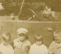 Children from the USA with an old car