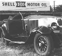 Front view of the damaged Renault car