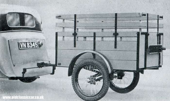 Pratt E4 trailer behind a car