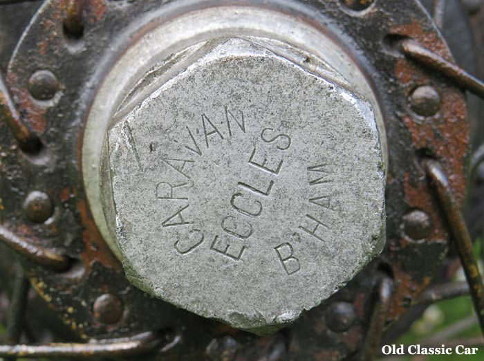 Trailer's wheel centre cap