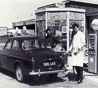 Mk1 Wolseley 1500 & Shell petrol pumps