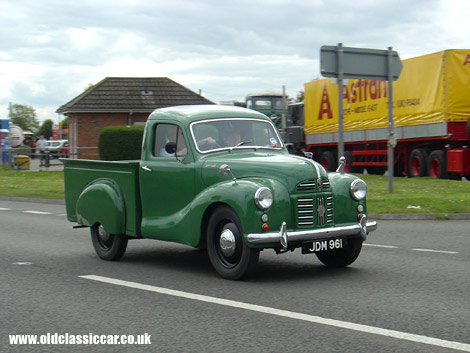 A 1950s Austin A40 10cwt sets off from the Midway Cafe on the Cheshire Run.